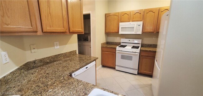 Building Photo - 2050 W Warm Springs Rd