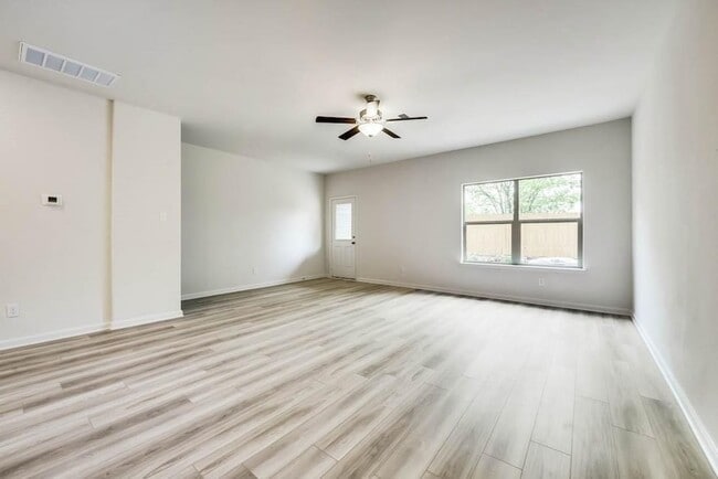 Building Photo - 1226 Parker Dr