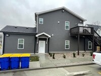 Building Photo - 1 Bed/1 Bath Apartment (Upstairs)