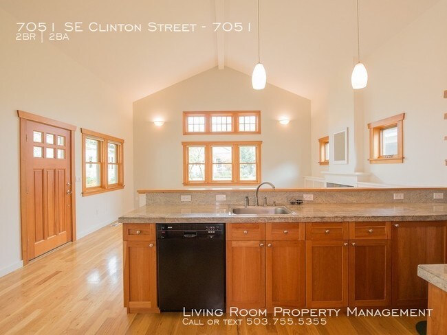Building Photo - 7051 SE Clinton St