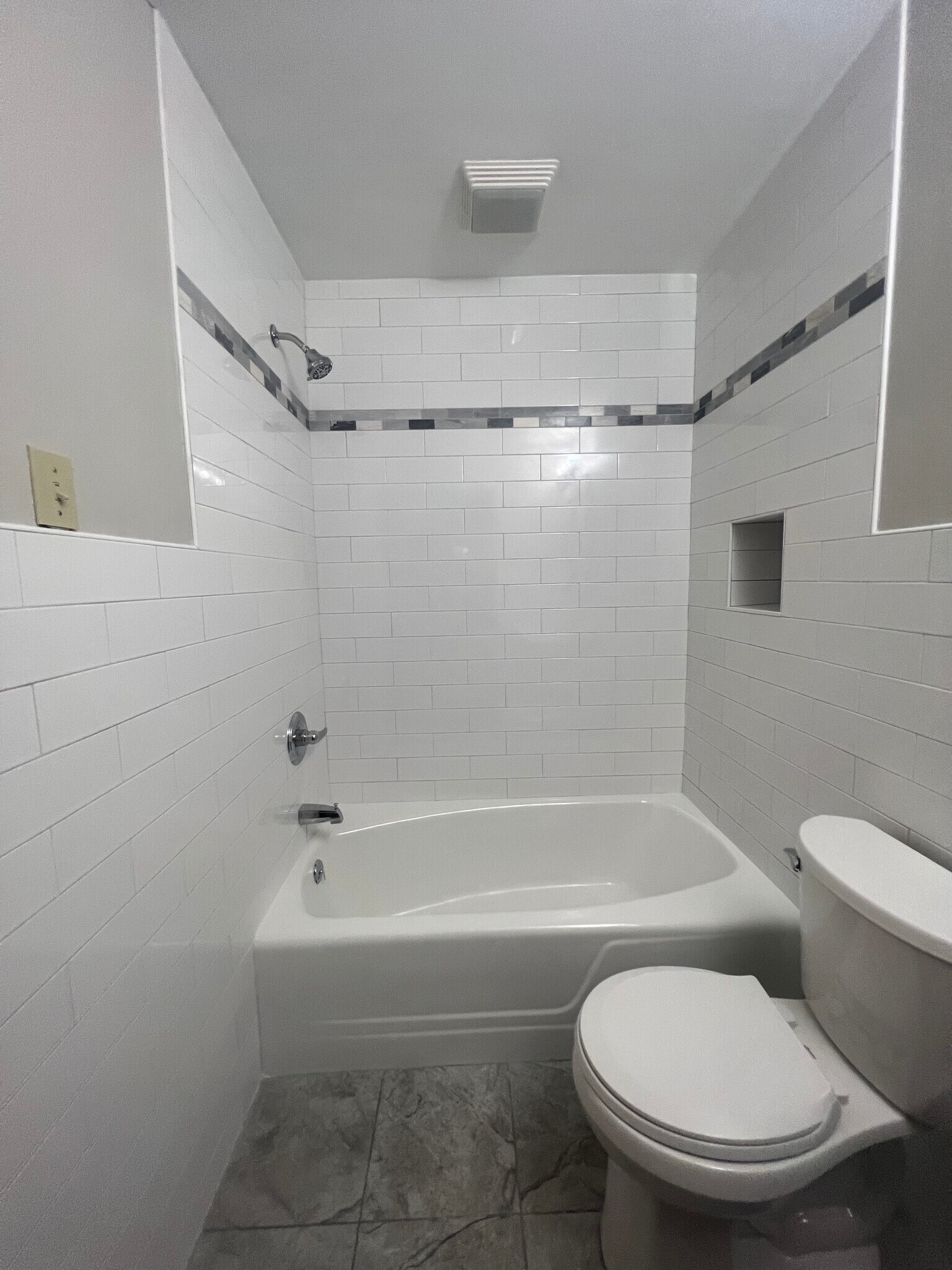 Building Photo - 1615 W 44th St