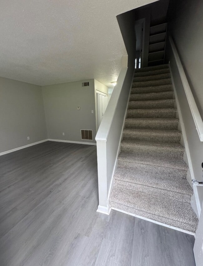 Building Photo - 802 British Wood Dr SW