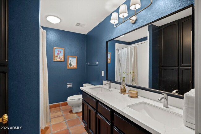 Building Photo - 5449 E Larkspur Dr
