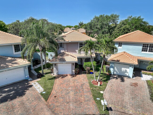 Building Photo - 3464 Commodore Ct