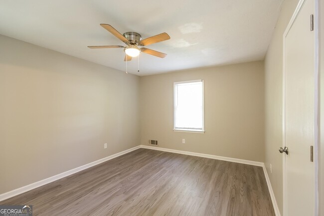 Building Photo - 2300 Leaf Land Dr
