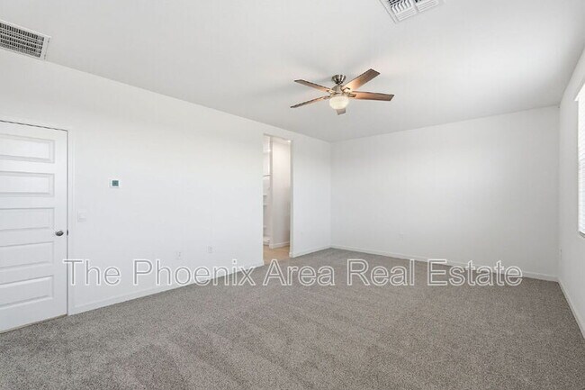 Building Photo - 2761 W Seaver Ave