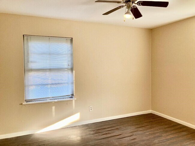 Building Photo - 6834 Driftwood St