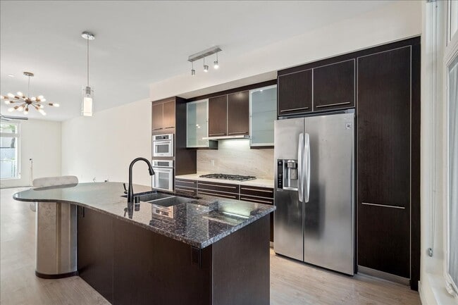 Building Photo - Serene Resort Community, 2 bd, 2 bth, 2 Story Gym, Rooftop Deck, 4 Pools