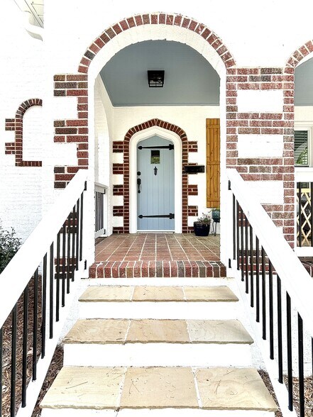 Building Photo - 2240 Queen St