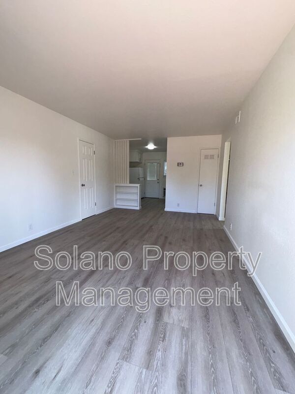 Building Photo - 741 Alamo Dr