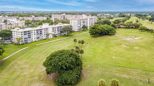 Building Photo - 2651 S Course Dr