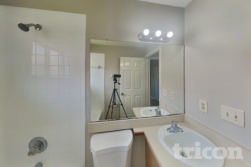 Building Photo - 27 Princess Rose Dr