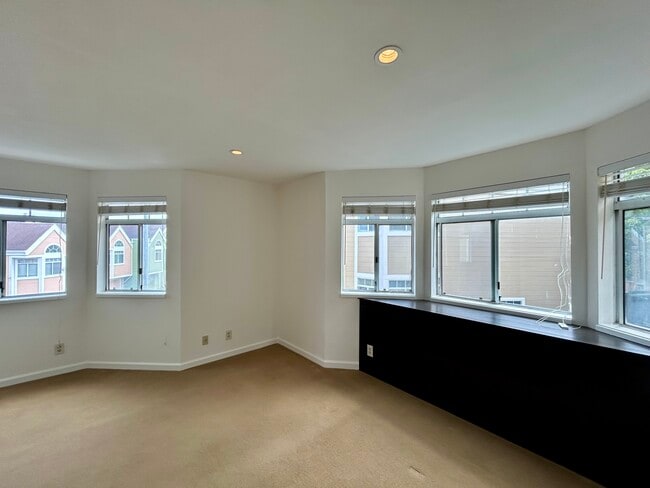 Building Photo - 57 Rebecca Ln