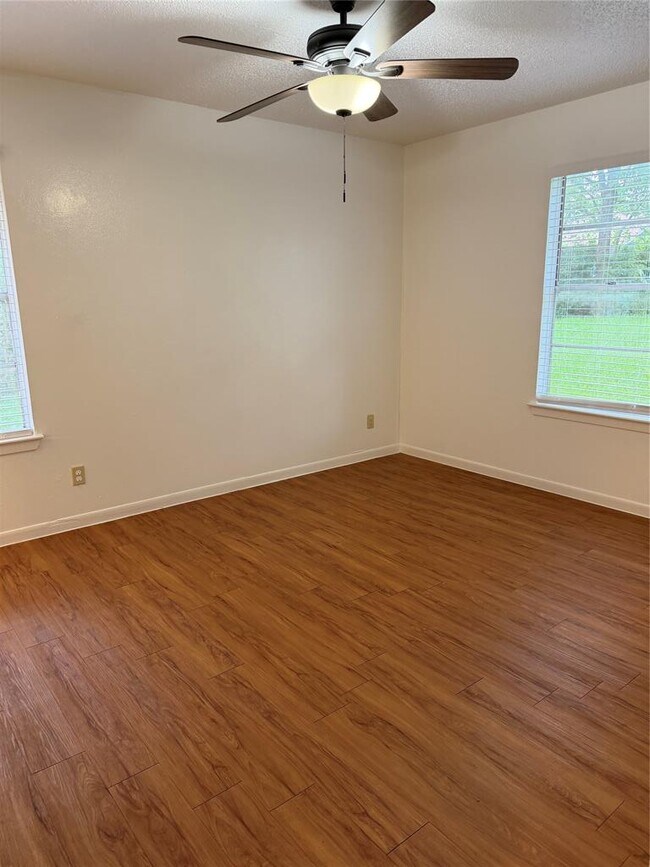 Building Photo - 4714 Creek Bend Dr