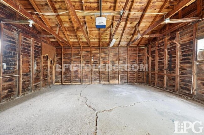 Building Photo - 928 W Gramercy Ave
