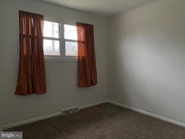 Building Photo - 21 Ridge Dr