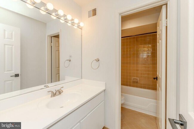 Building Photo - 10220 Baltusrol Ct