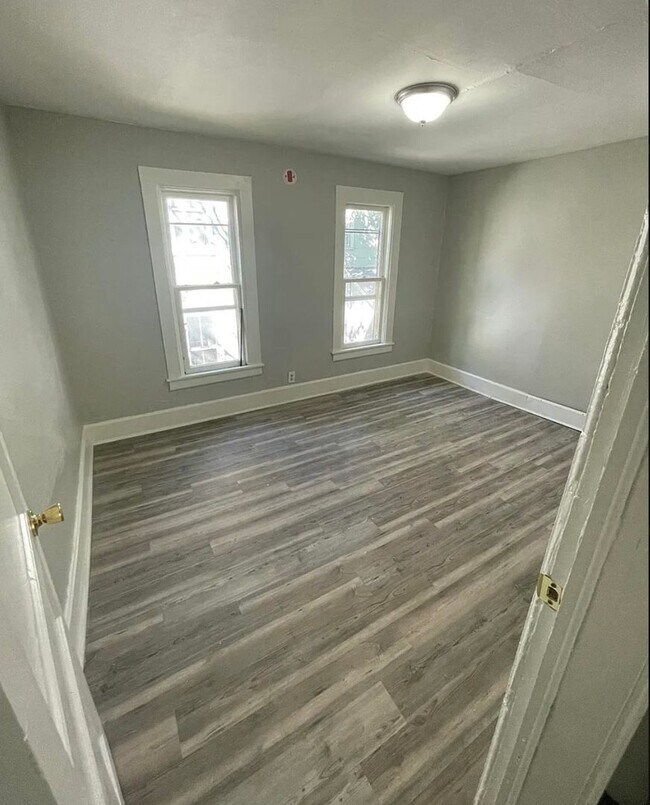 Building Photo - 811 Park St SW