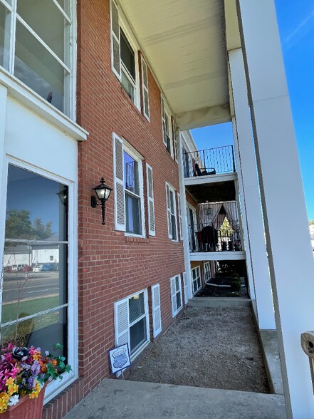 Building Photo - 1145 S Main St