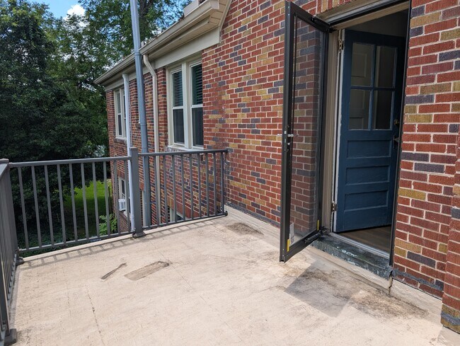 Building Photo - 2732 Blossom St