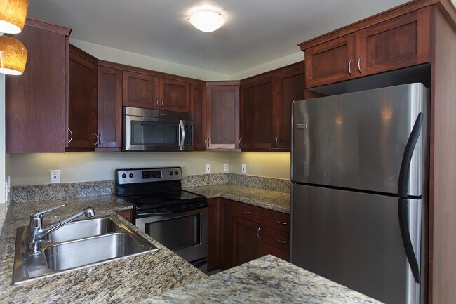 Building Photo - Gorgeous 2 Bed/2 Bath in Point Loma - Views, W/D in Unit, Pets OK