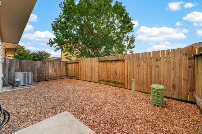Building Photo - 3308 Clearview Cir