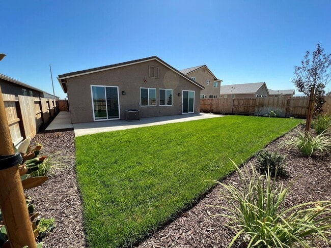 Building Photo - Well maintained 4-bedroom, 2-bathroom home...