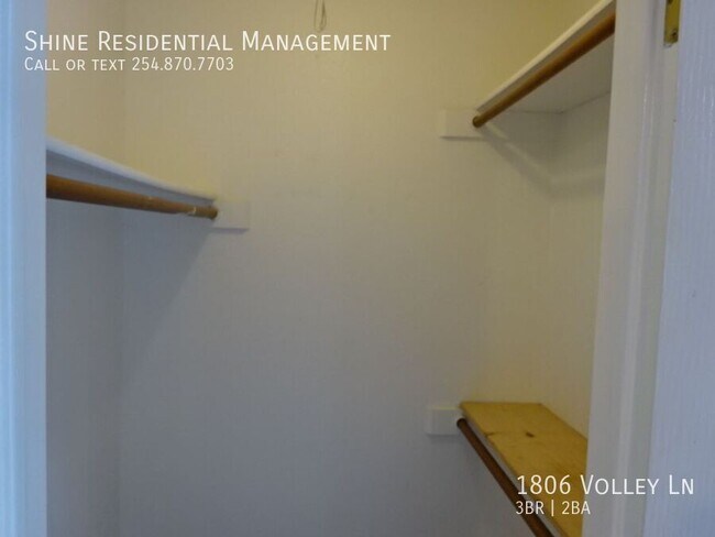 Building Photo - 1806 Volley Ln