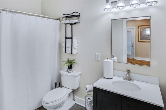 Building Photo - 2925 Dodson Dr