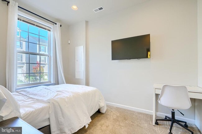 Building Photo - 2718 Lanham Hill Cir
