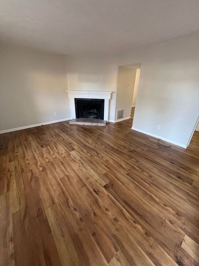 Building Photo - Lawrenceville 2 bedroom Townhome now ready!