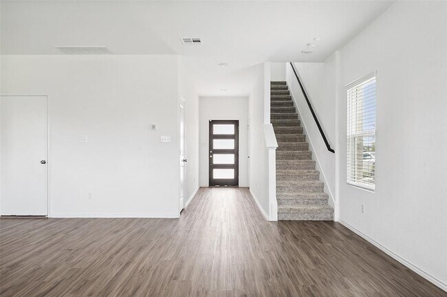 Building Photo - 105 Canley Lp