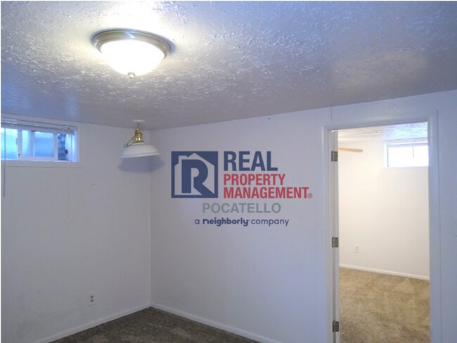 Building Photo - 625 El Rancho Blvd