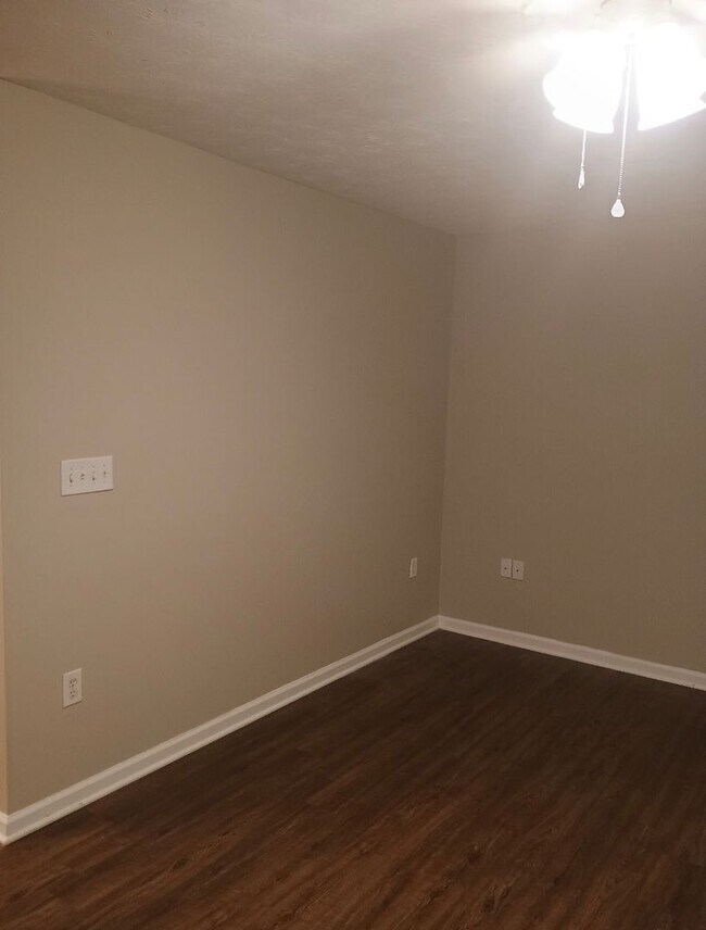 Building Photo - **LESS than 10 minute Drive from Fort Knox**