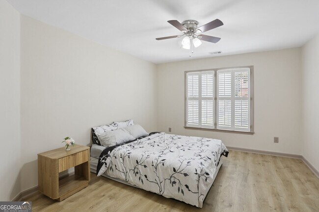 Building Photo - 2059 Sugar Springs Dr