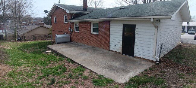 Building Photo - Christiansburg, 3 BR / 2 BA, Available Now