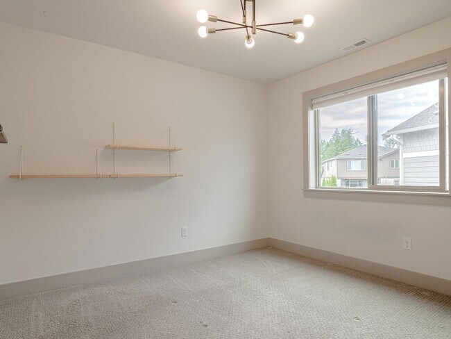 Building Photo - Stunning Ten Trails Home for Rent! 5 bedro...