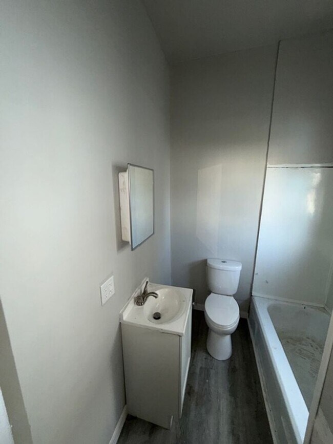 Building Photo - 1411 W Maryland St