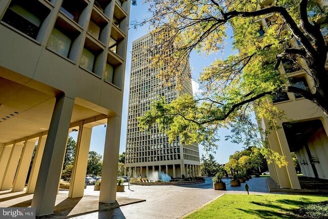 Building Photo - 220 Locust St