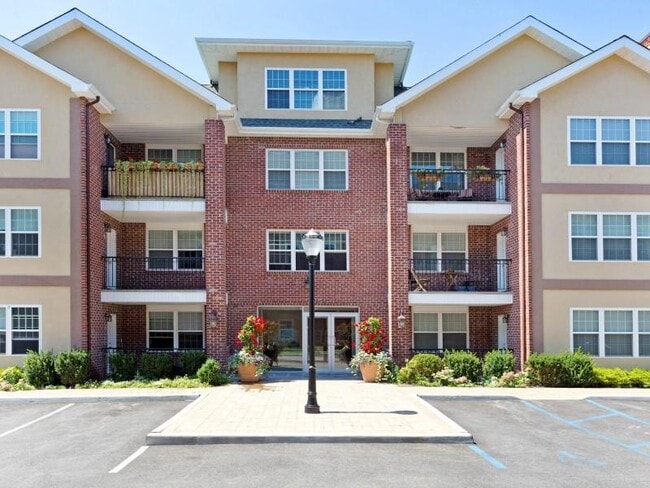 Primary Photo - 200 Carney St