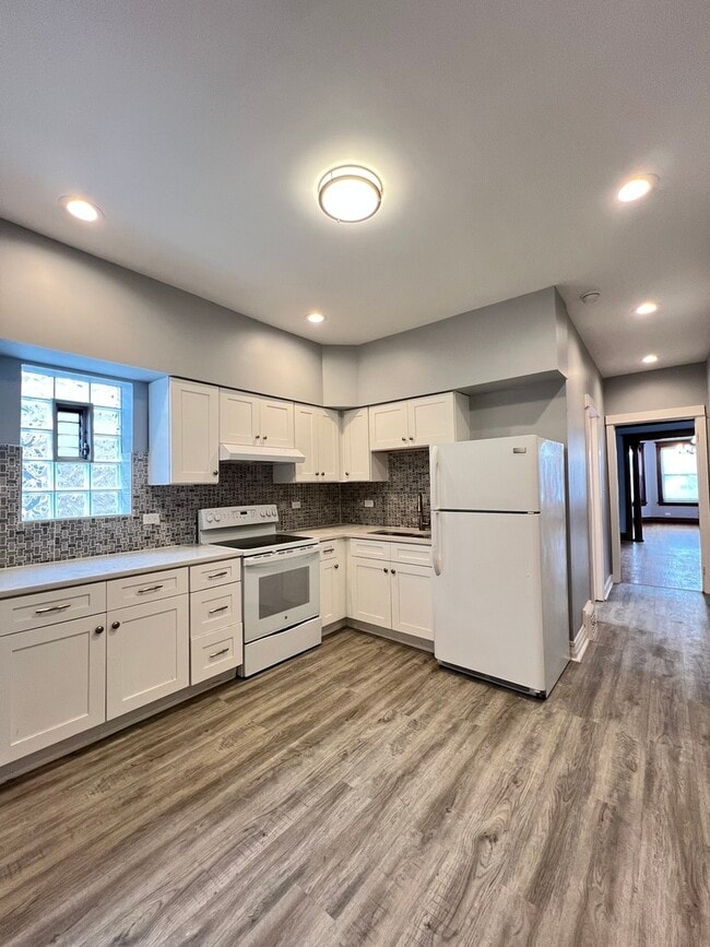 Building Photo - 6810 S Calumet Ave