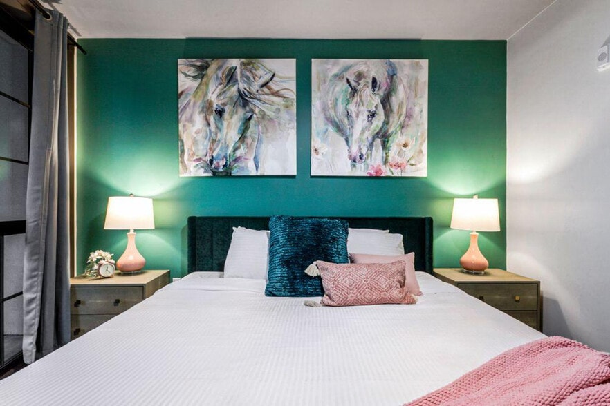 Building Photo - 611 Commerce St