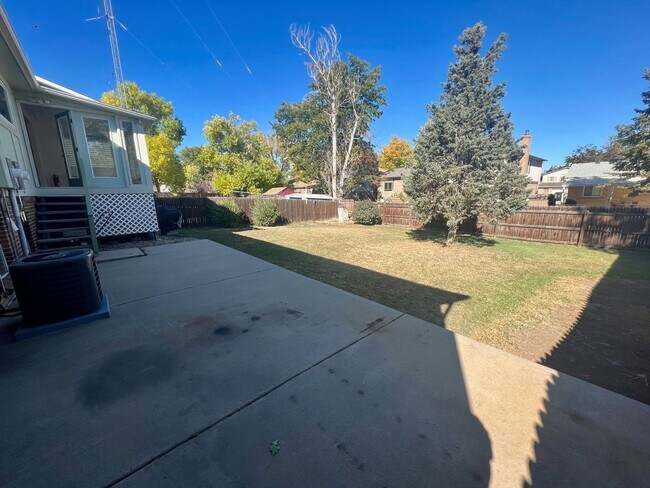 Building Photo - Spacious 3bed, 2.5 bath, Willow Park House in Aurora