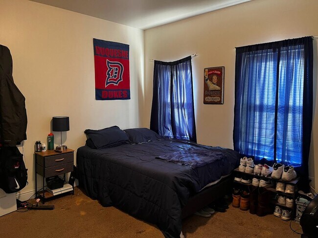 Building Photo - 2128 E Carson St