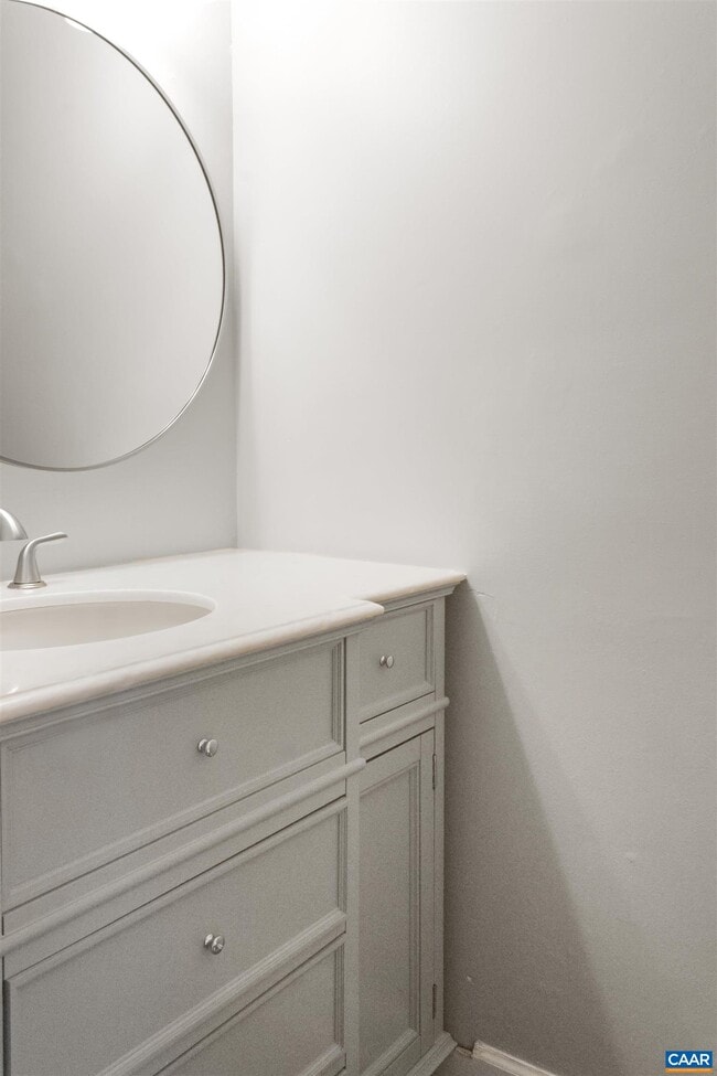 Building Photo - 118 Woodlake Dr