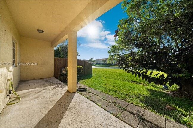 Building Photo - 3393 NE 11th Dr