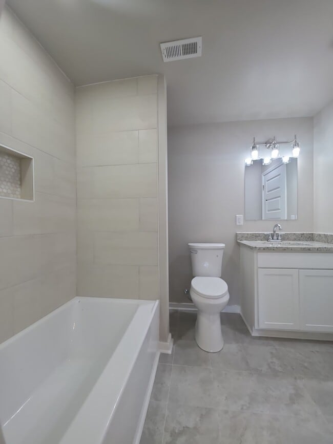 Building Photo - 2706 Pinetree Ln NW