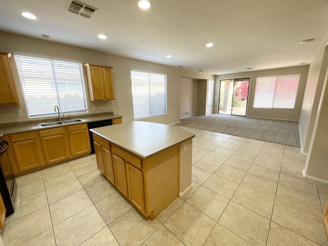Building Photo - 4 Bedroom/2 Bath Single Level Home in Anthem! Close to freeway & TSMC Plant!