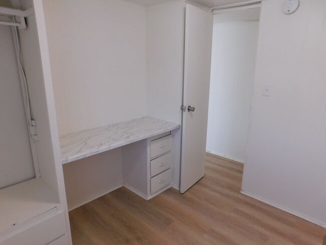 Building Photo - Cute Trailer with Spacious Backyard