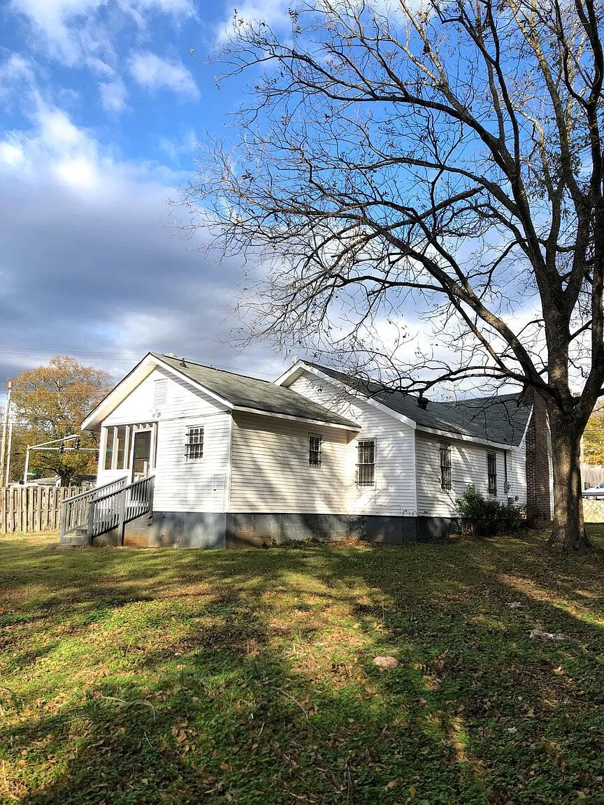 Building Photo - 126 S Rocksprings St